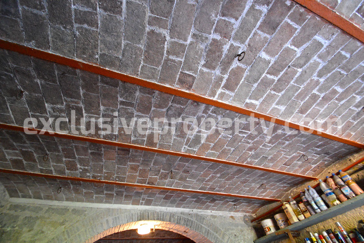 Habitable old property with garage for sale in Abruzzo - Fraine 22