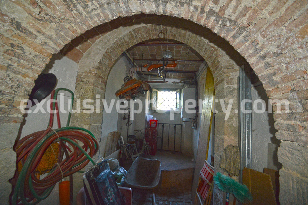 Habitable old property with garage for sale in Abruzzo - Fraine 26