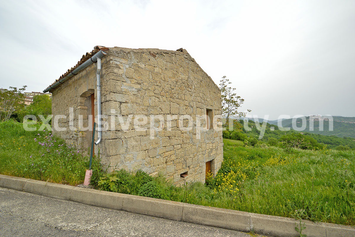 Agricultural land with stone house in Fraine - Chieti - Abruzzo