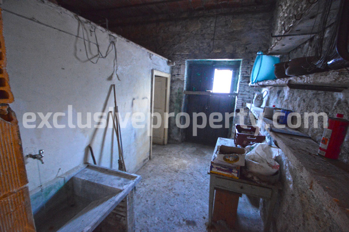 Town house with views of the hills for sale in the Abruzzo Region