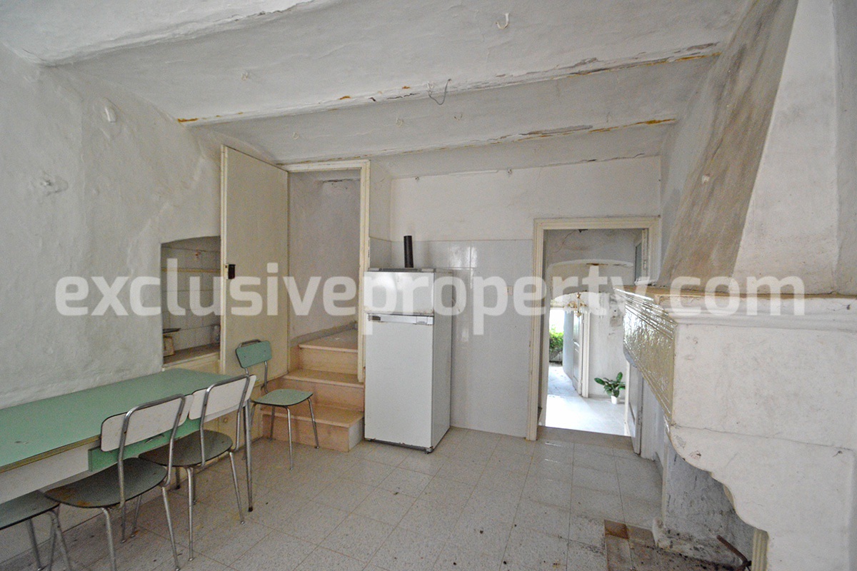 Ancient stone house with panoramic terrace for sale in Abruzzo 3