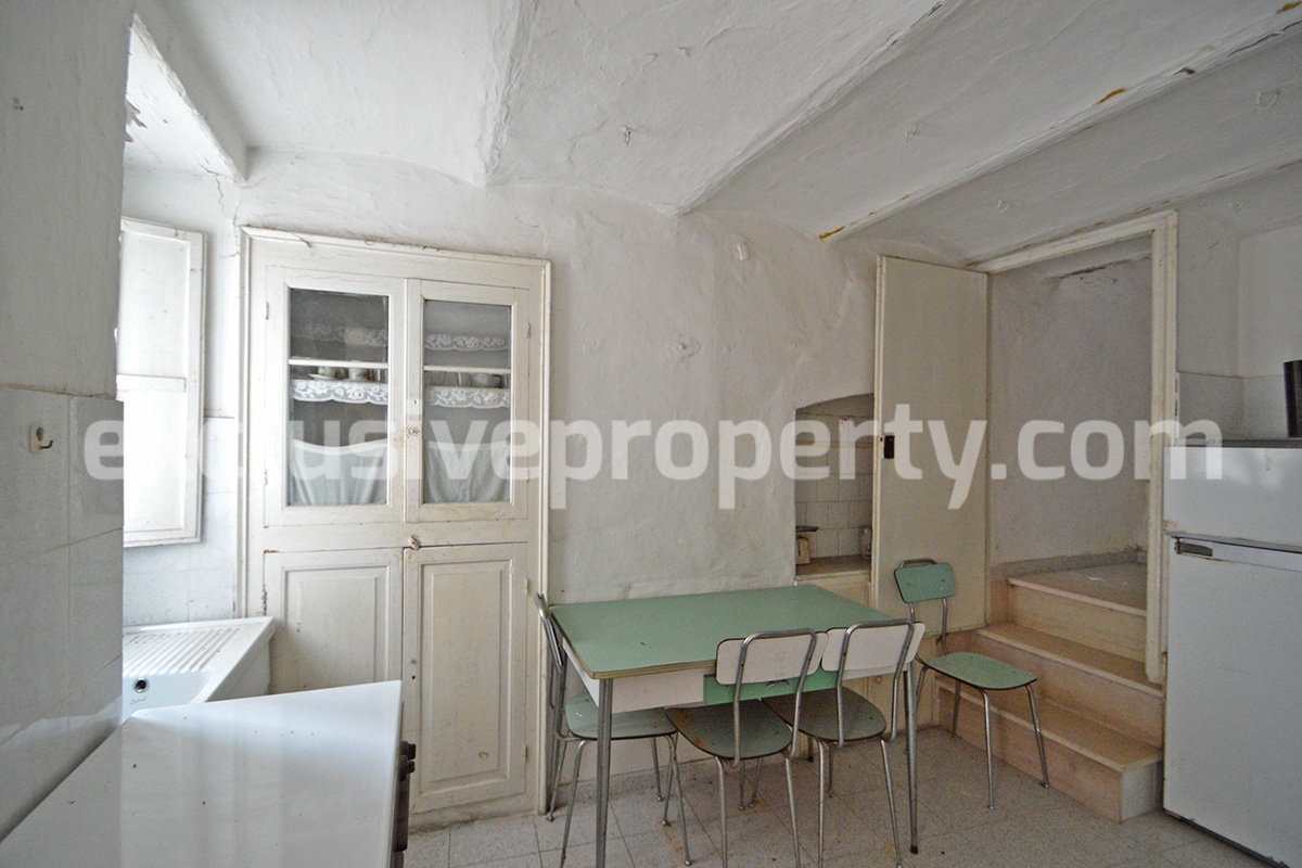 Ancient stone house with panoramic terrace for sale in Abruzzo 4