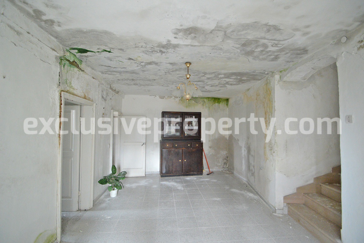 Ancient stone house with panoramic terrace for sale in Abruzzo 6