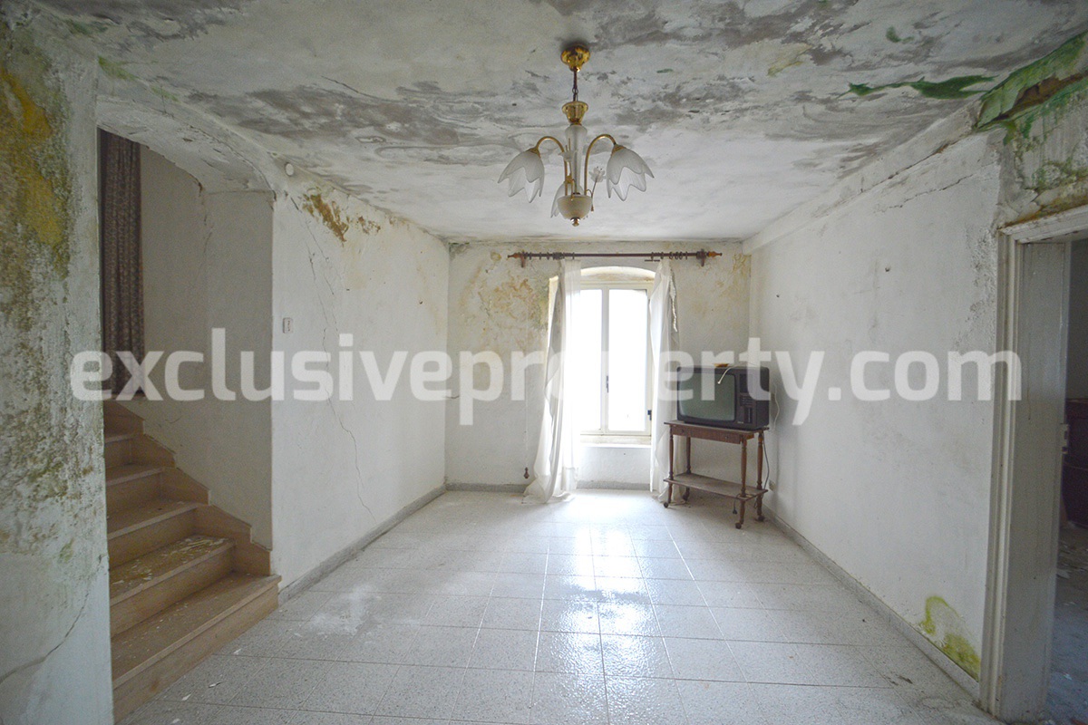 Ancient stone house with panoramic terrace for sale in Abruzzo