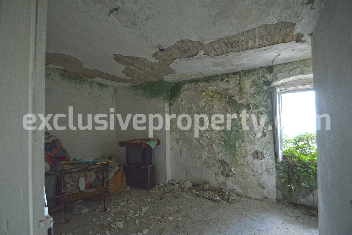 Ancient stone house with panoramic terrace for sale in Abruzzo 10