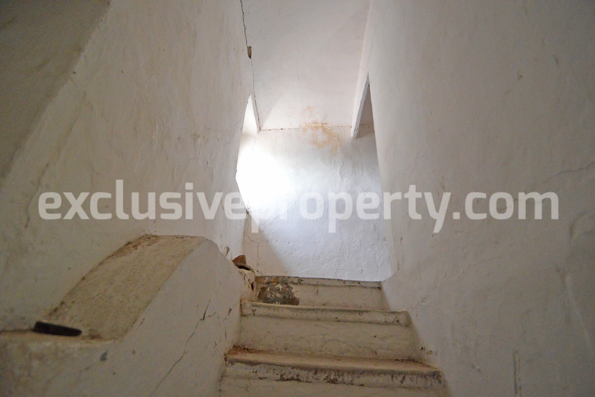 Ancient stone house with panoramic terrace for sale in Abruzzo 11