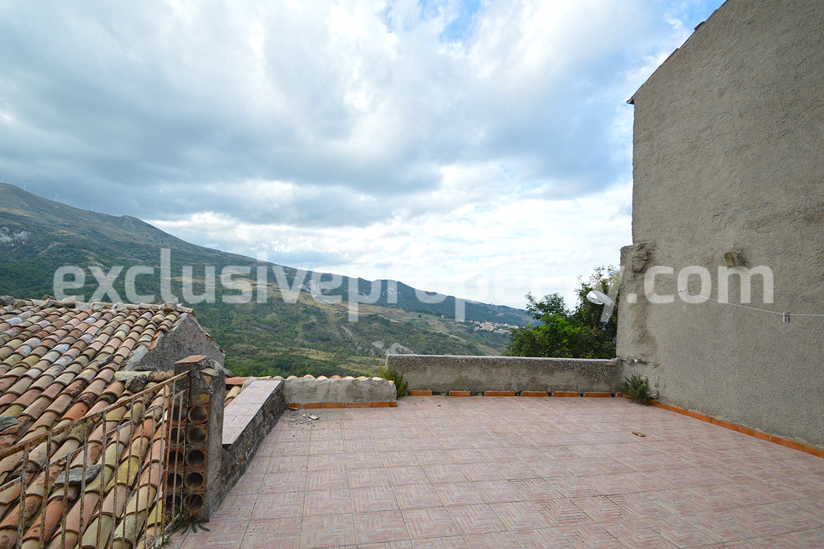 Ancient stone house with panoramic terrace for sale in Abruzzo 1