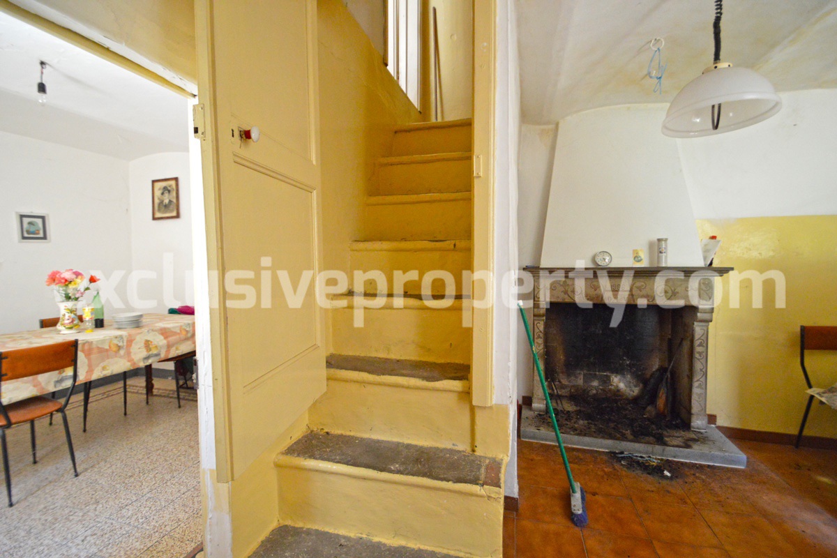 Habitable stone house with garden and hilly view for sale in Abruzzo 8