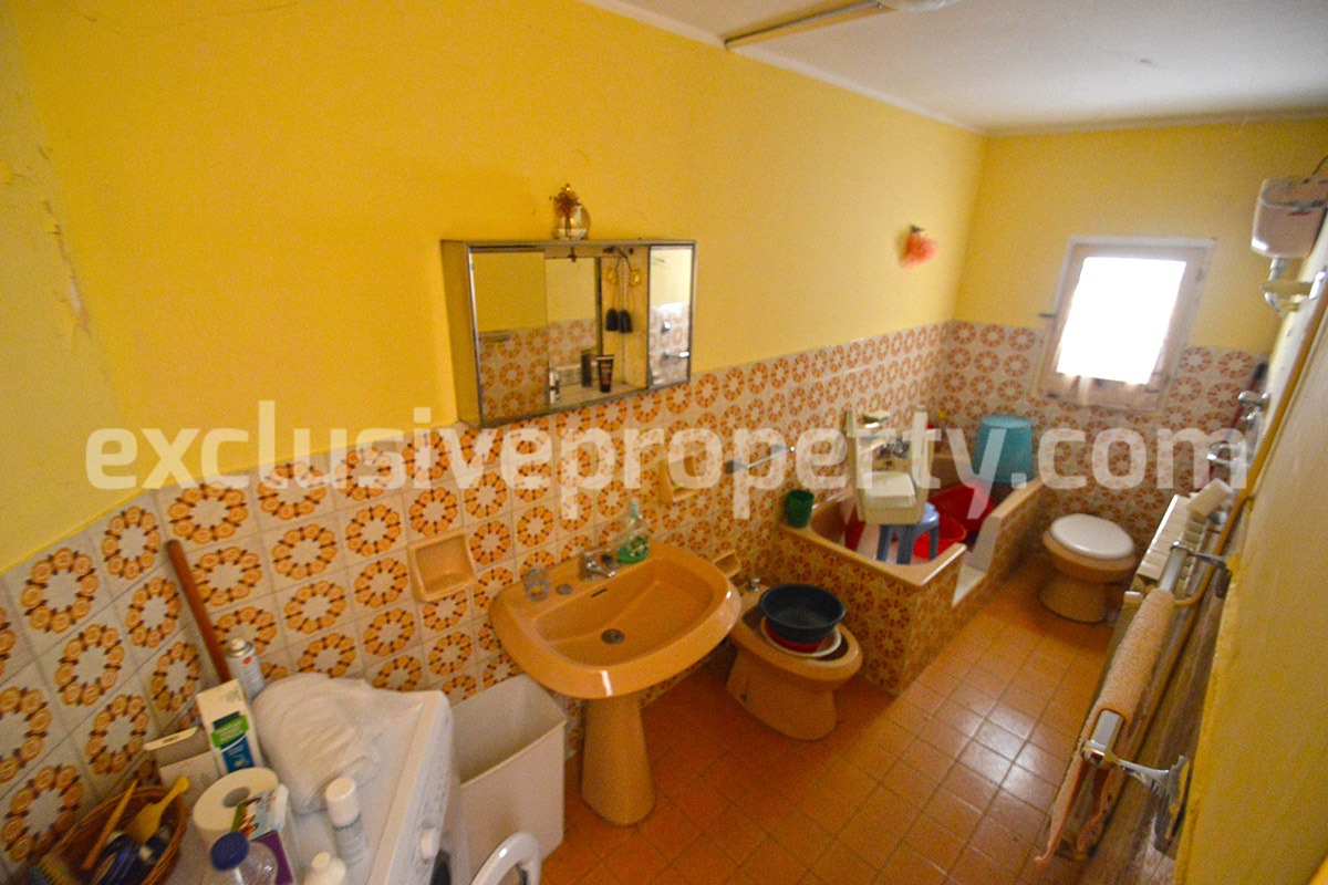 Cheap property a few km from the sea for sale in Italy - Abruzzo 10
