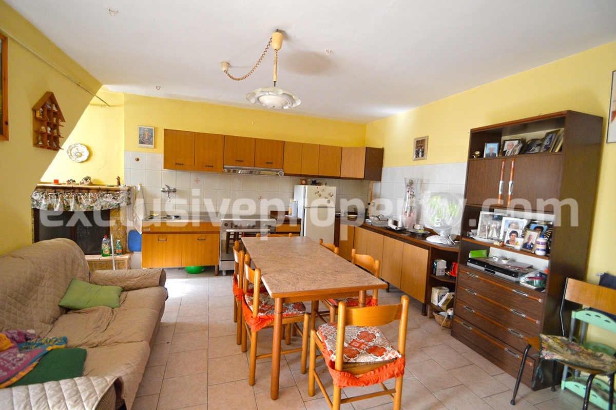 Cheap property a few km from the sea for sale in Italy - Abruzzo 11