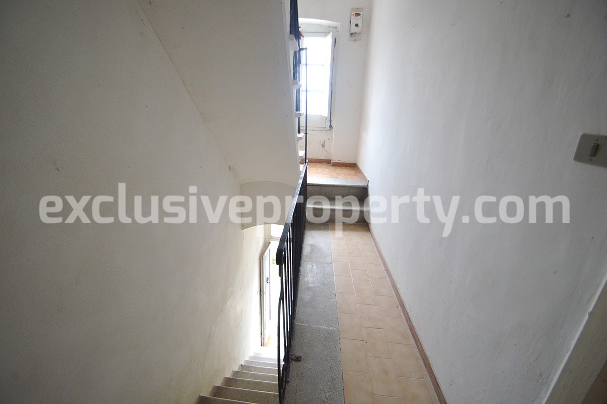 Ancient and spacious house with courtyard and three garages for sale in Molise 14