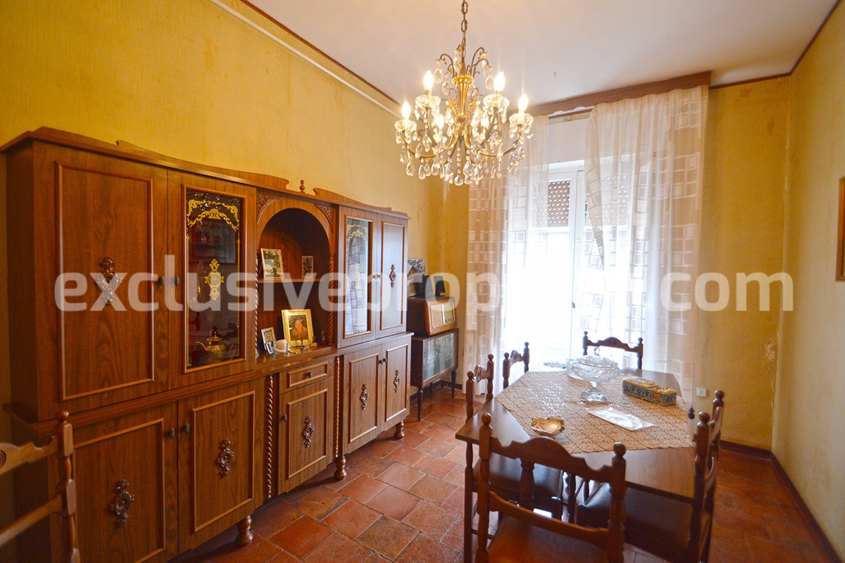 Ancient and spacious house with courtyard and three garages for sale in Molise 30