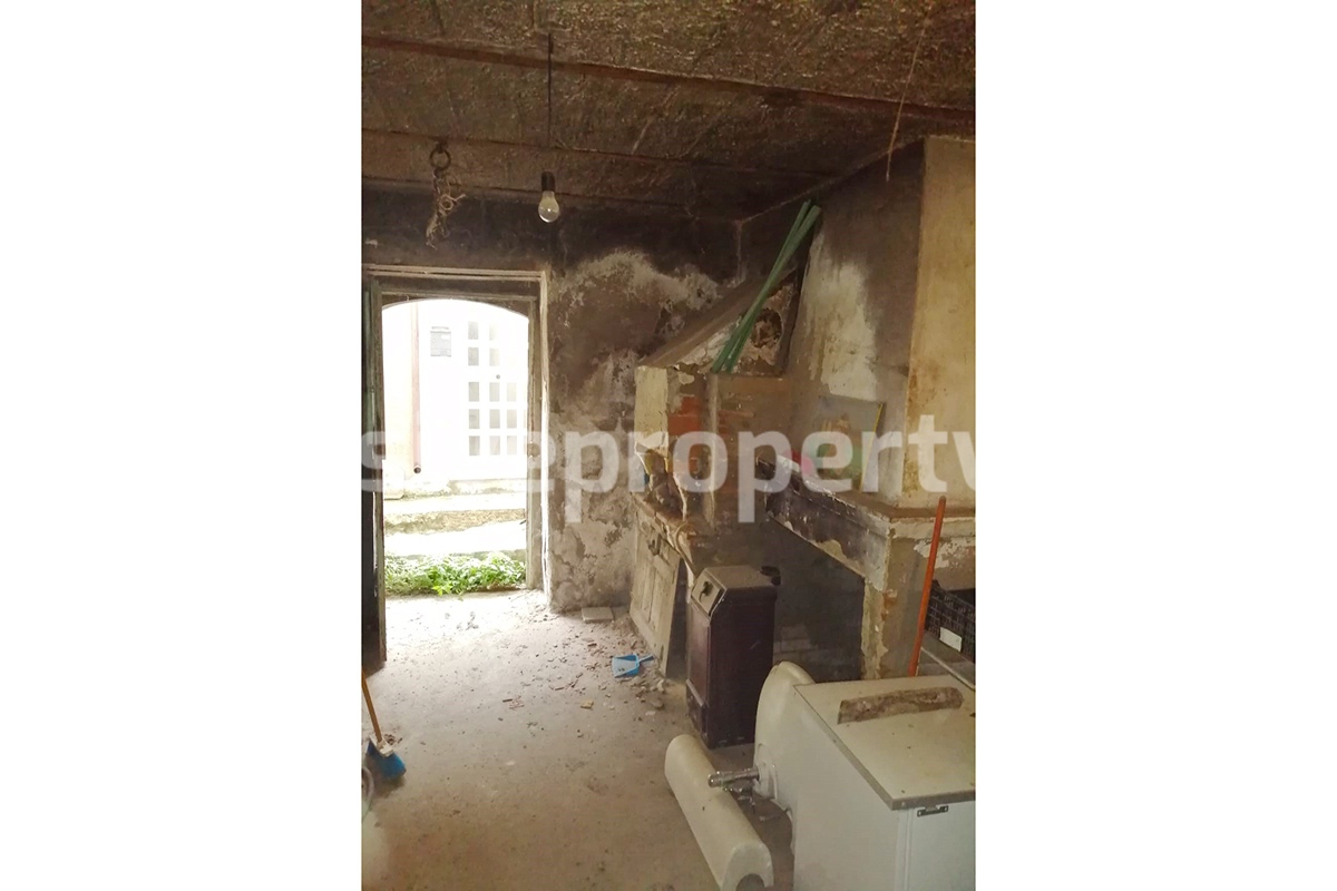 Habitable small townhouse in a quaint small village Molise