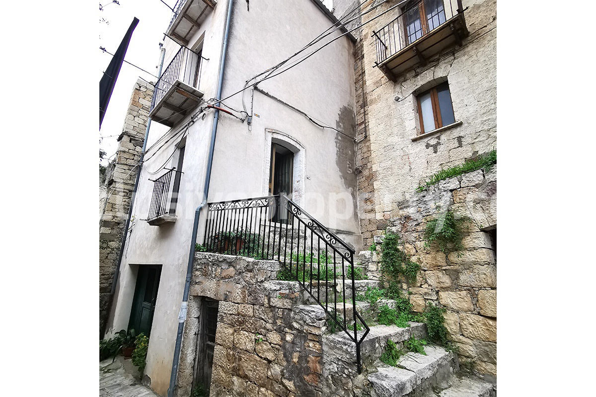 Cheap plastered but stone house for sale in Italy - Molise