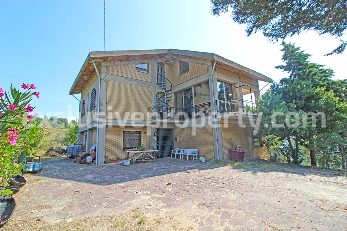 Detached villa with land - located in a quiet area in Abruzzo - Italy 2