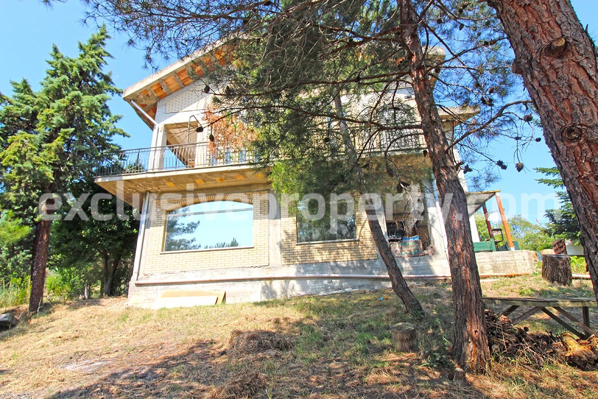 Detached villa with land - located in a quiet area in Abruzzo - Italy 5