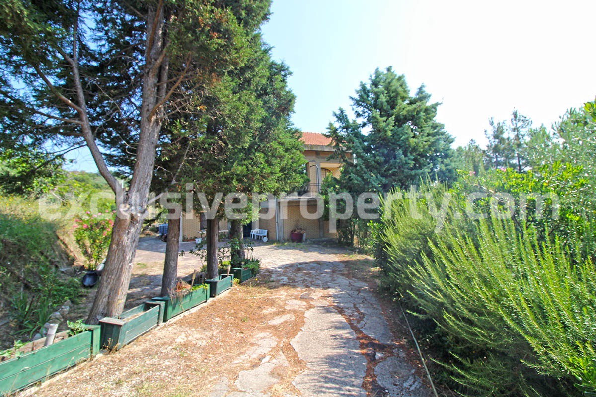 Detached villa with land - located in a quiet area in Abruzzo - Italy 6