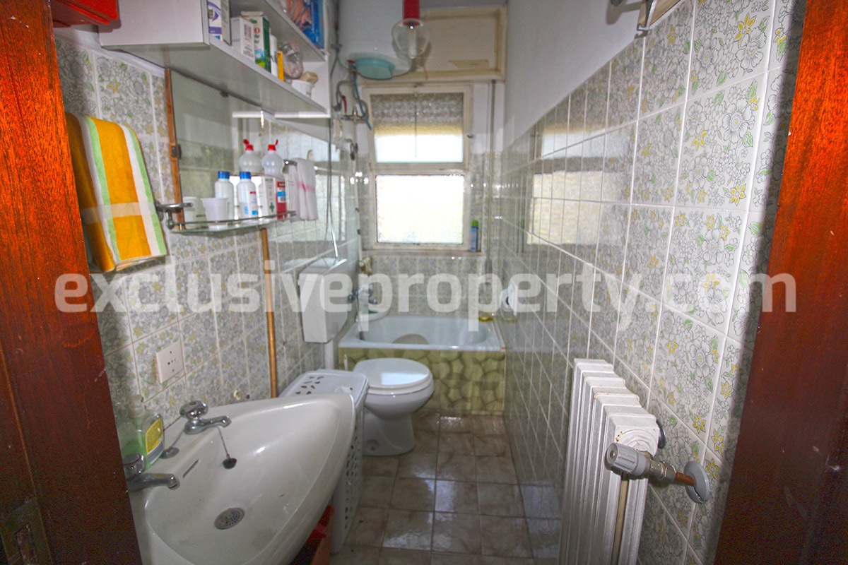 Detached villa with land - located in a quiet area in Abruzzo - Italy 10