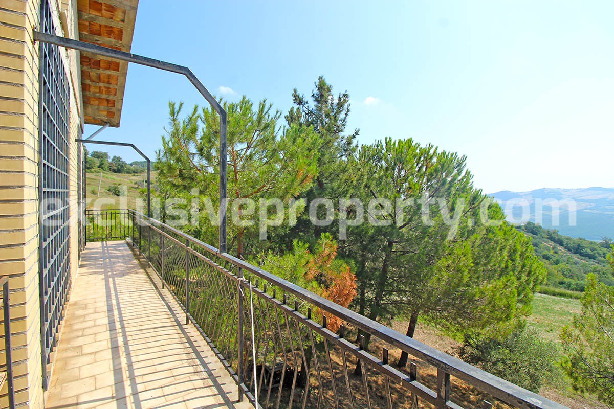 Detached villa with land - located in a quiet area in Abruzzo - Italy 13