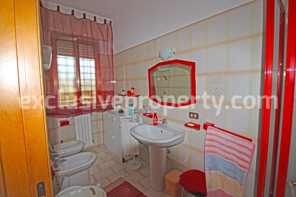 Detached villa with land - located in a quiet area in Abruzzo - Italy 16