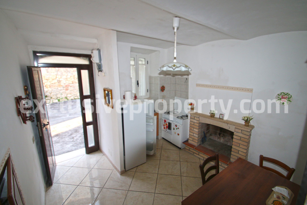 House for sale with 3 bedrooms overlooking the Abruzzo hills