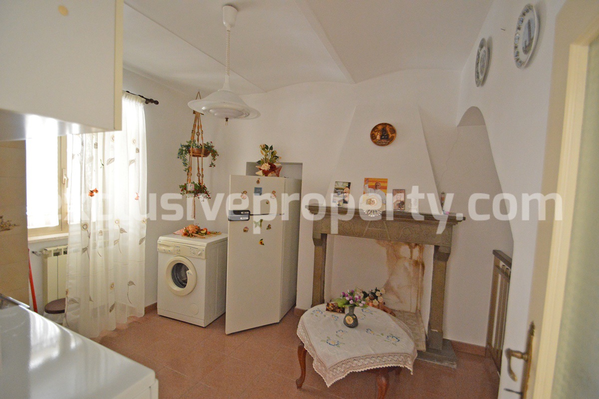 Habitable house with garden and terrace for sale in the Abruzzo Region - Italy