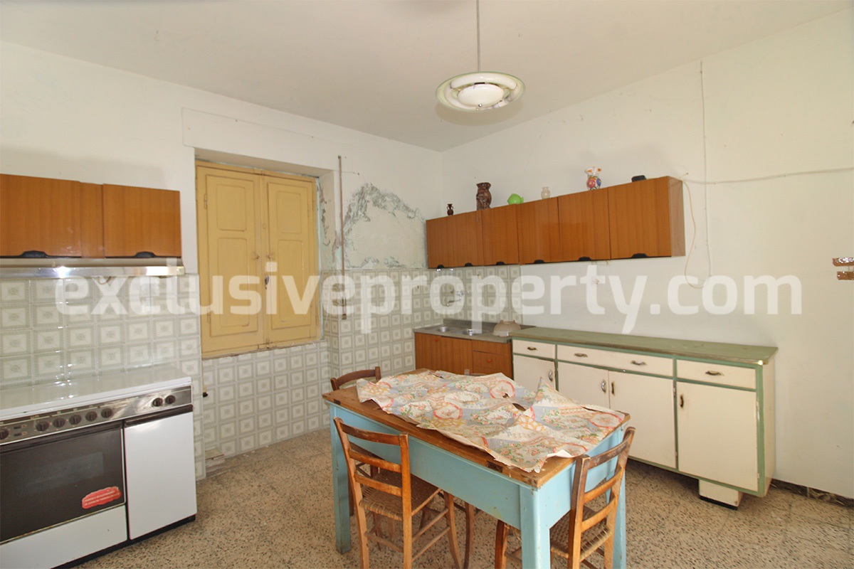 Property with garage and fenced garden for sale in the Abruzzo Region