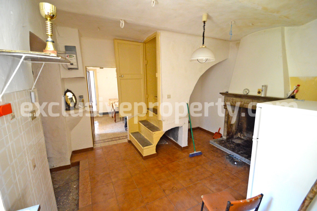 Habitable stone house with garden and hilly view for sale in Abruzzo 6