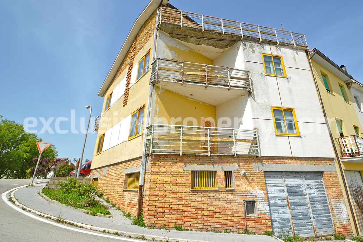 House with garage and panoramic view for sale in Italy - region Abruzzo 1