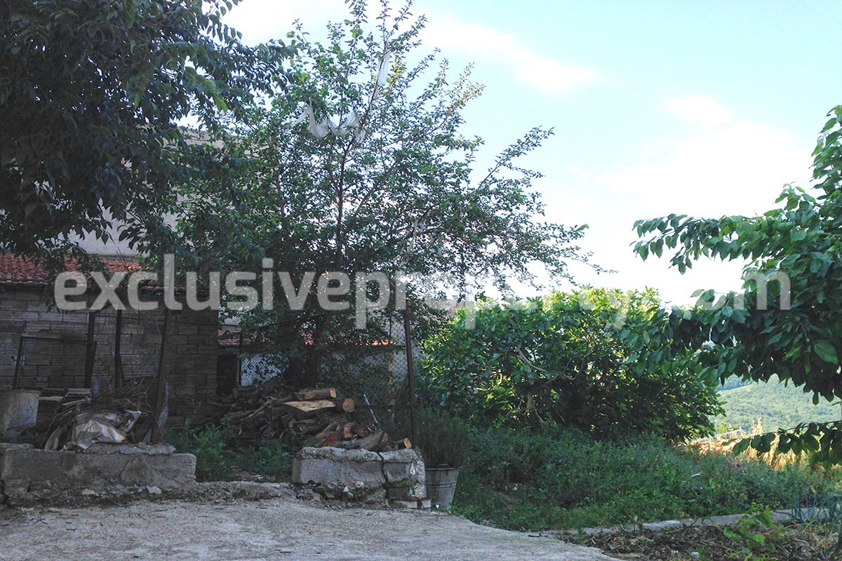 Huge property with garden for sale not far from the Adriatic sea in Abruzzo