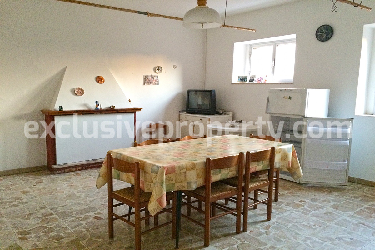 Huge property with garden for sale not far from the Adriatic sea in Abruzzo