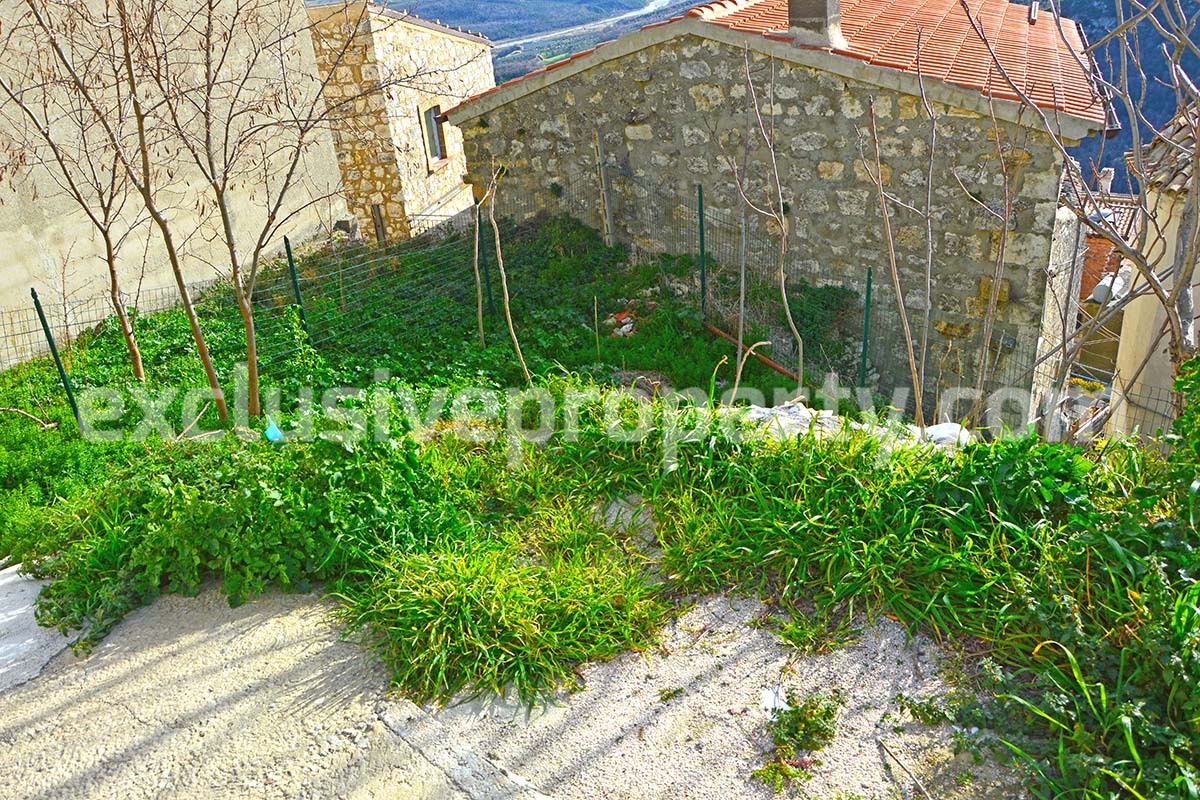 Renovated property with garden for sale in Abruzzo 6