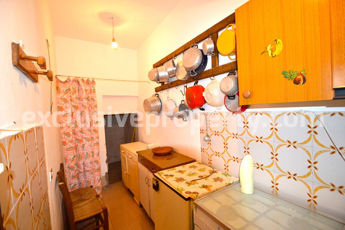Habitable house with fireplace for sale in Abruzzo