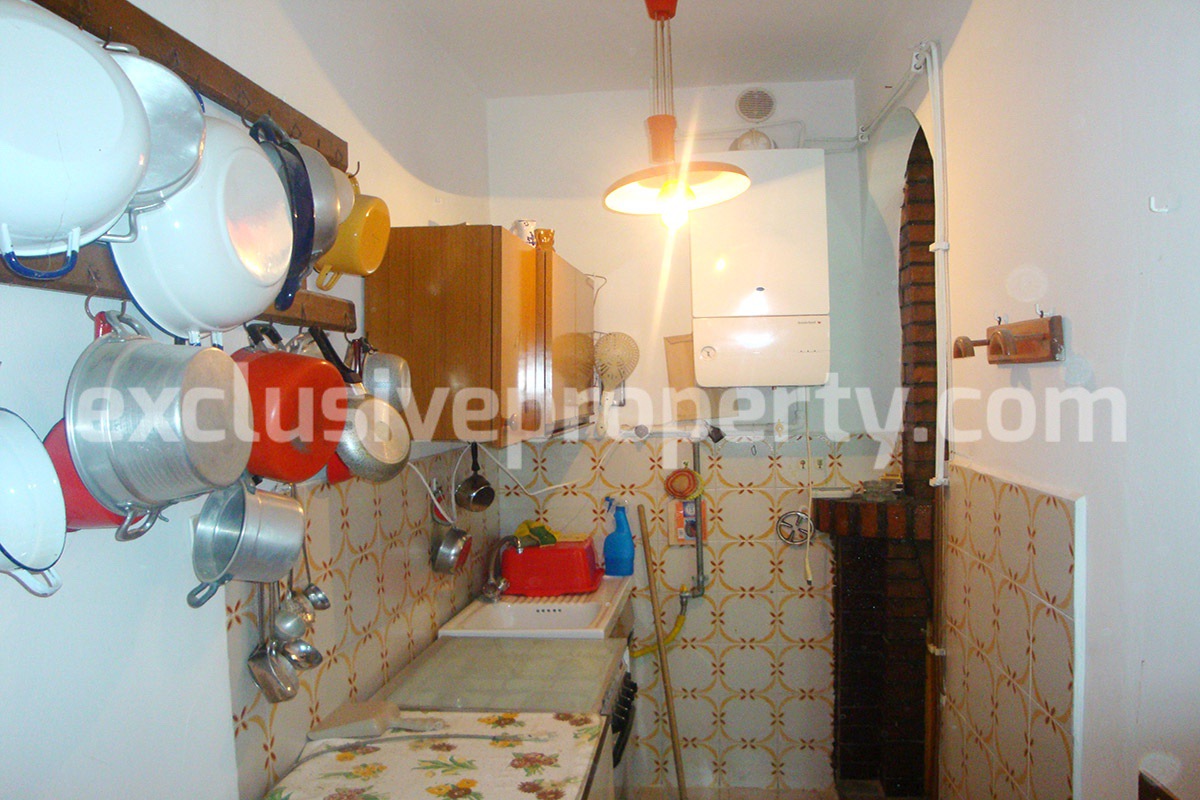 Habitable house with fireplace for sale in Abruzzo