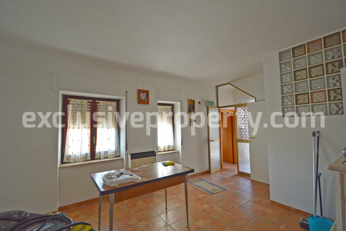 Detached house habitable immediately with open space behind for sale in Abruzzo