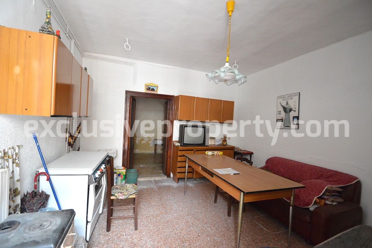 Two communicating houses for sale in Abruzzo