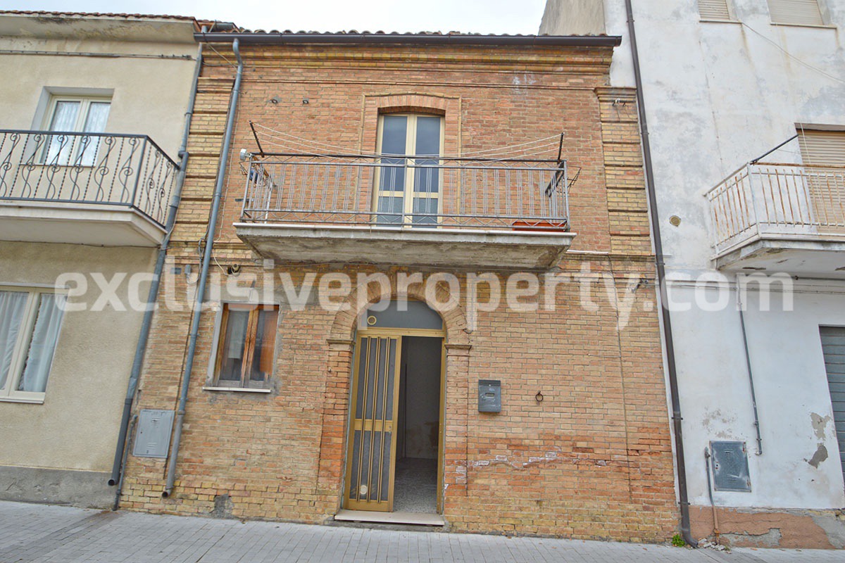 Habitable town house for sale on Abruzzo hills 1