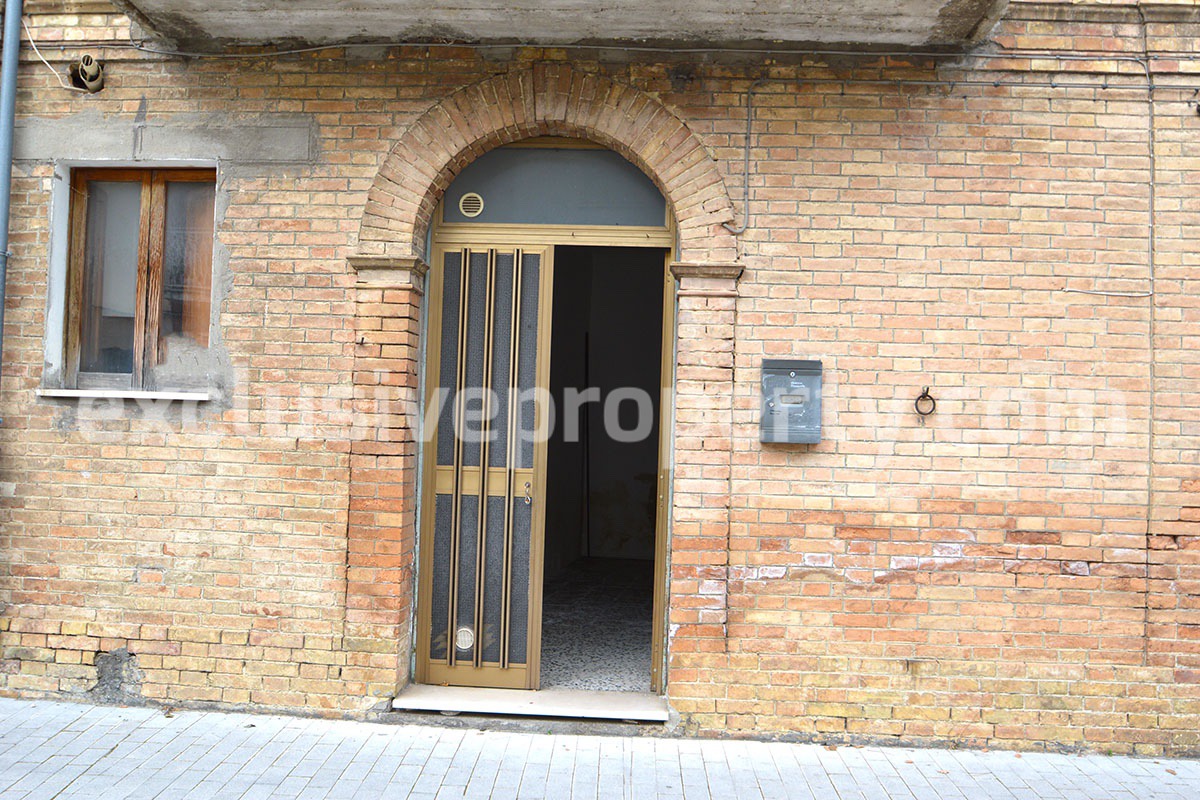 Habitable town house for sale on Abruzzo hills