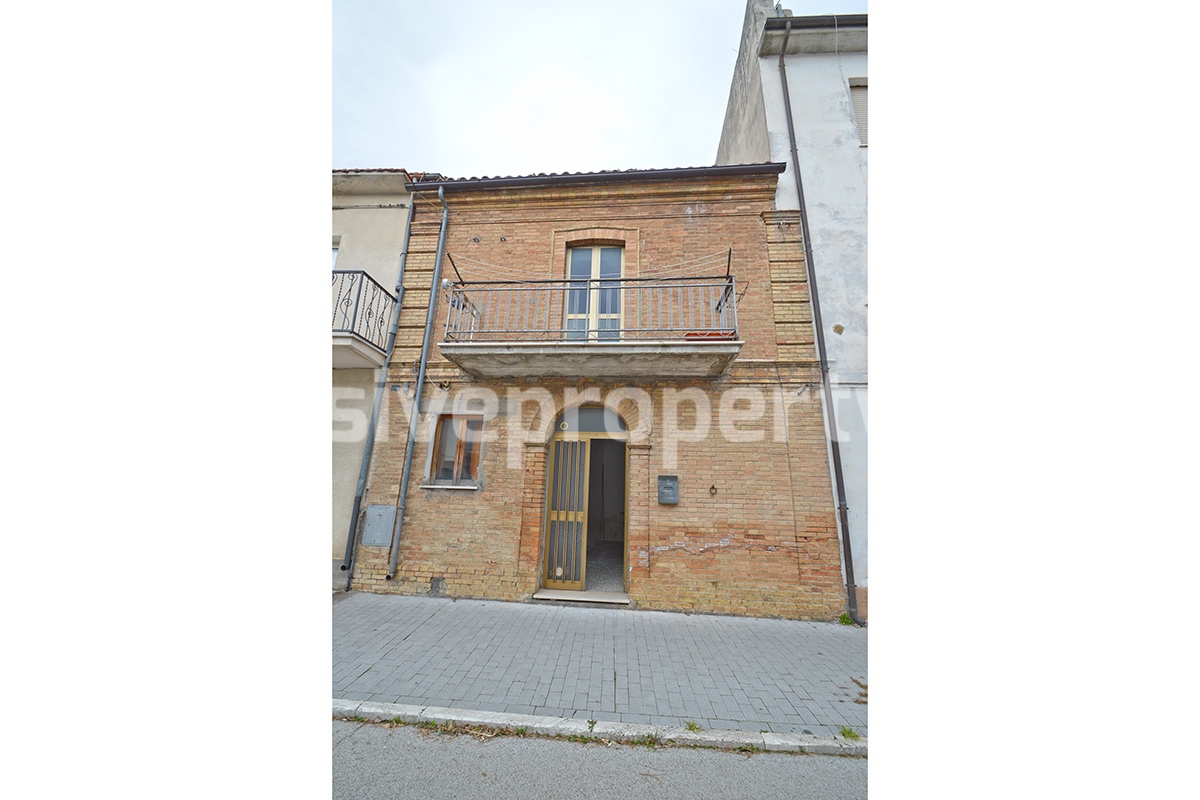 Habitable town house for sale on Abruzzo hills 3