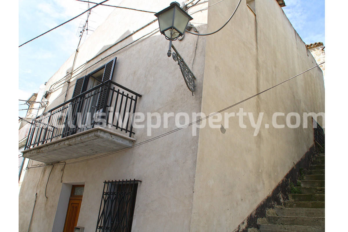 Town house with garden and an outbuilding in Abruzzo 4