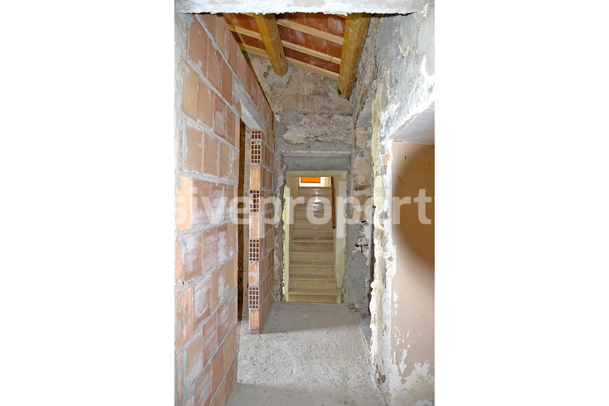 Spacious house to renovate with garden for sale in Abruzzo 16