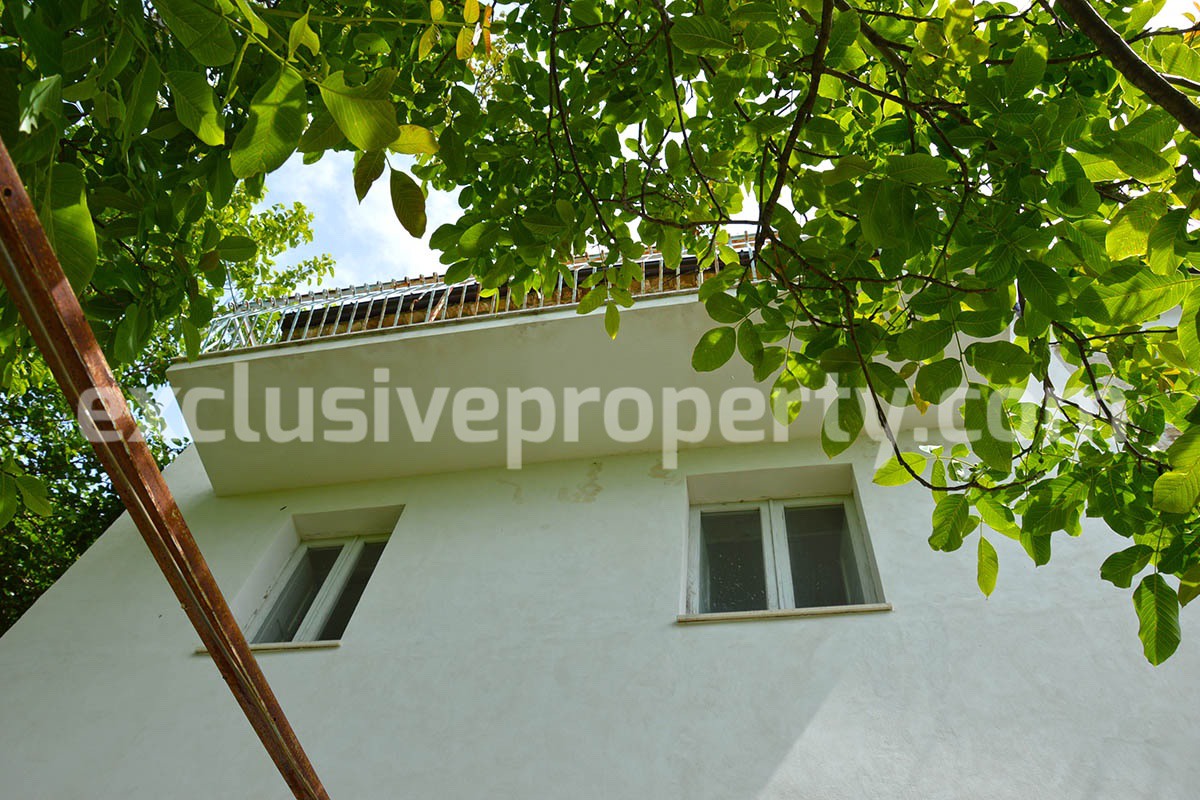 Spacious house to renovate with garden for sale in Abruzzo 24