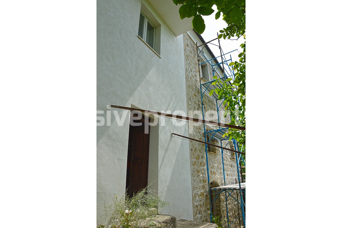 Spacious house to renovate with garden for sale in Abruzzo 26