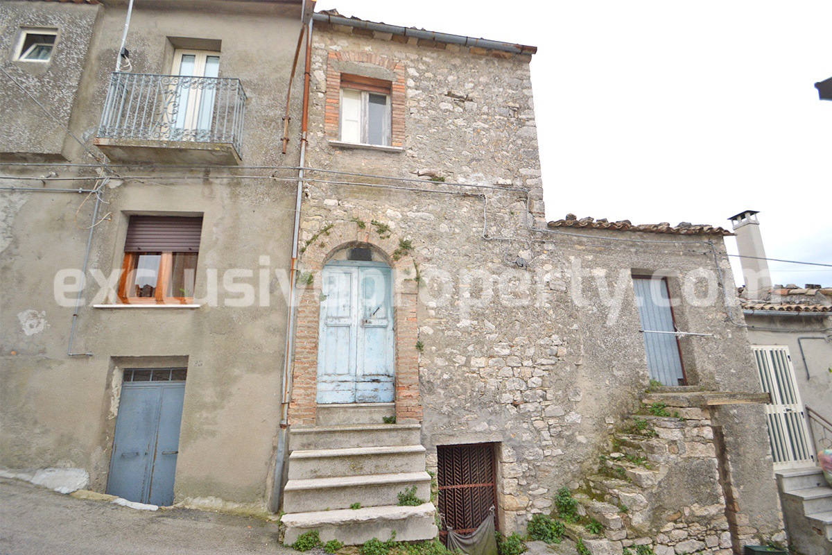 Stone town house to renovate in Guilmi - Abruzzo 1