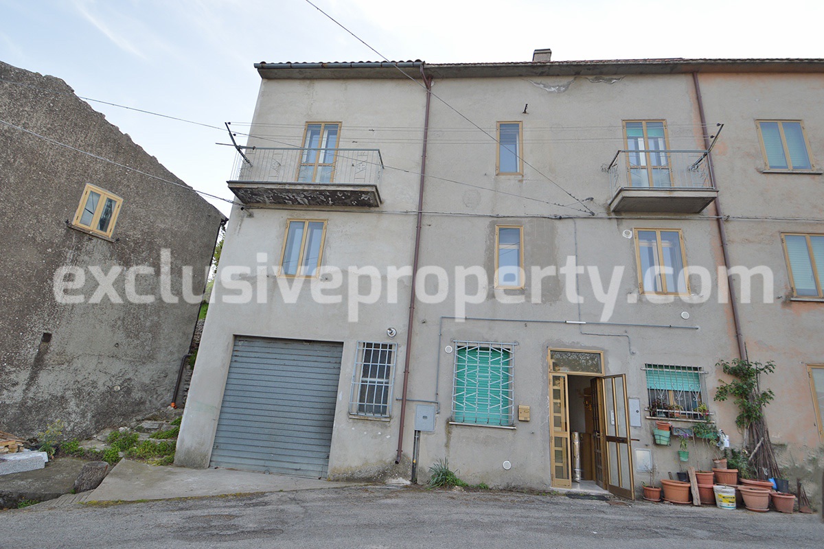 Large house with garage for sale in the Province of Chieti - Village Liscia 1