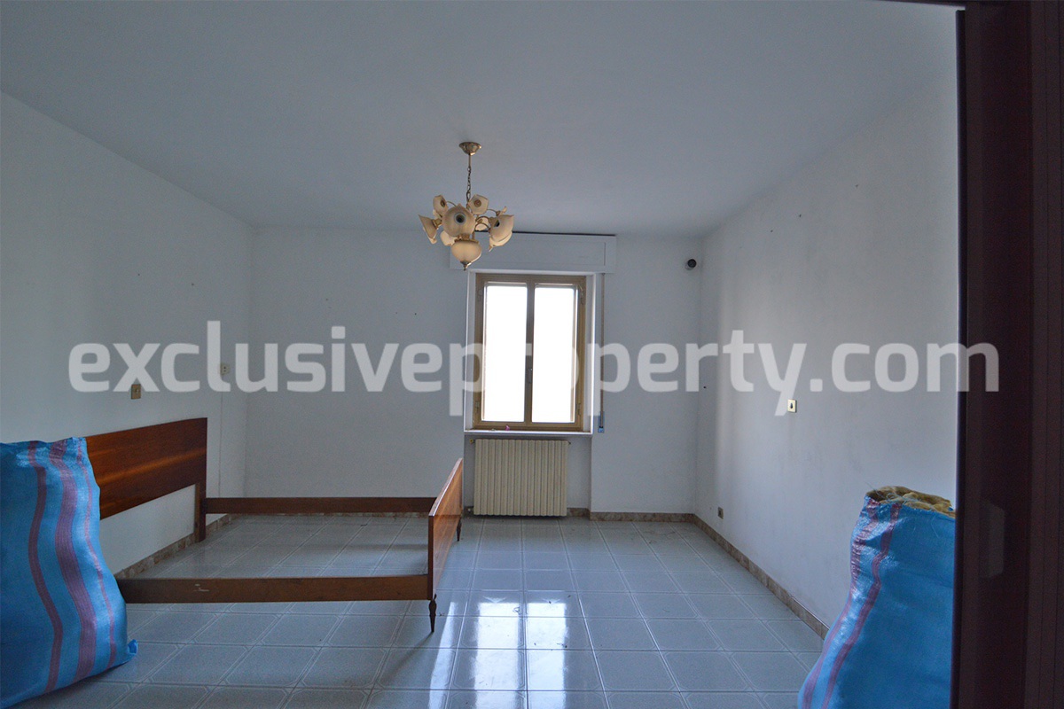 Large house with garage for sale in the Province of Chieti - Village Liscia 7
