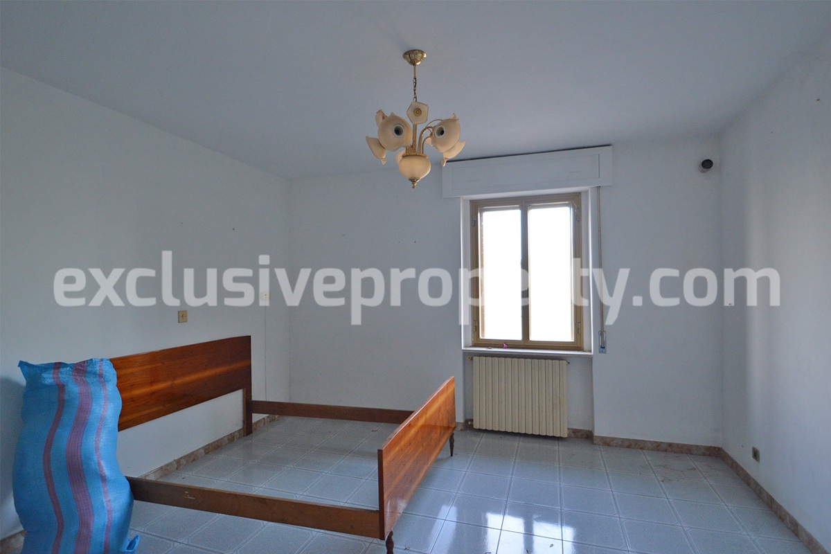 Large house with garage for sale in the Province of Chieti - Village Liscia 9