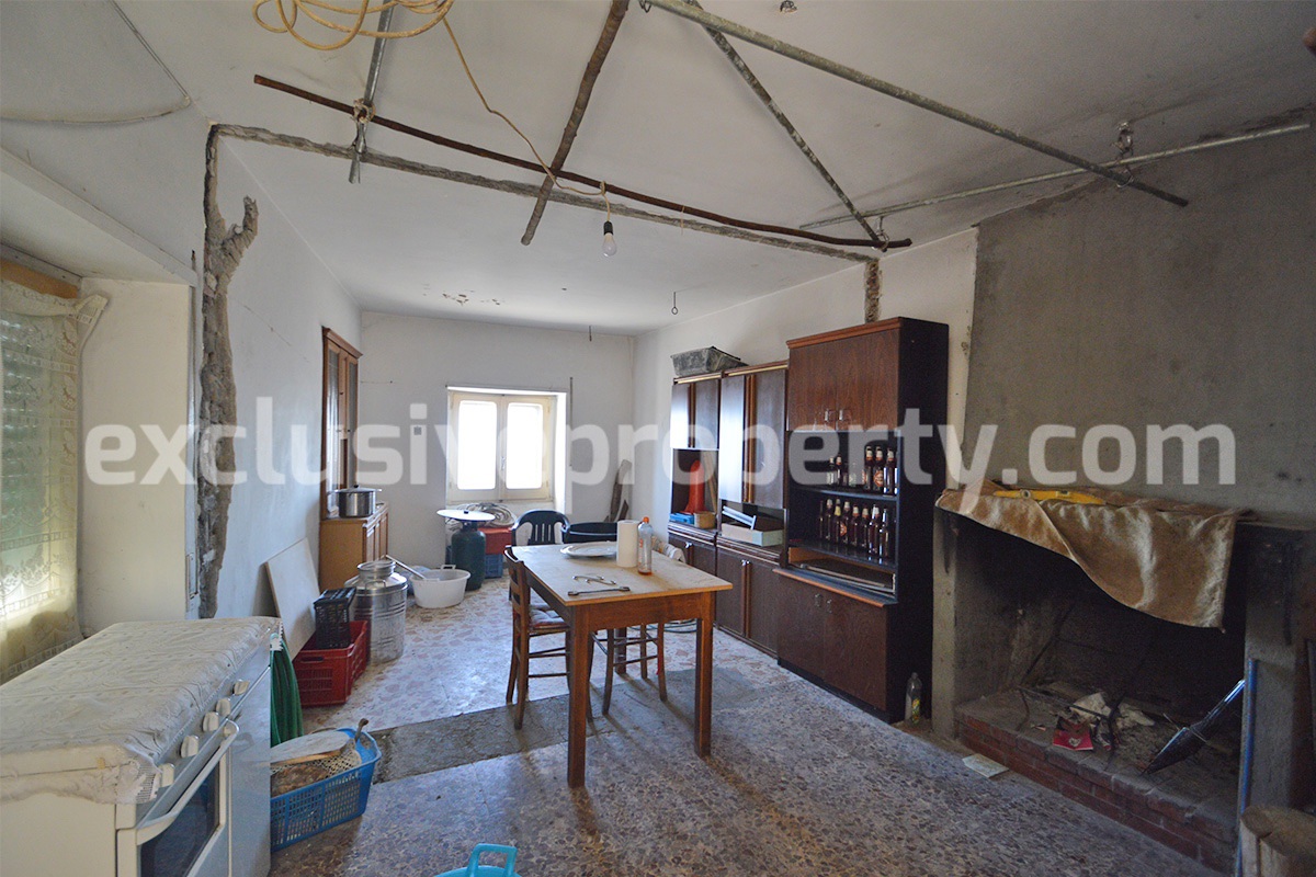 House for sale in Liscia - Abruzzo village of 700 in habitants 30 km from the sea 3