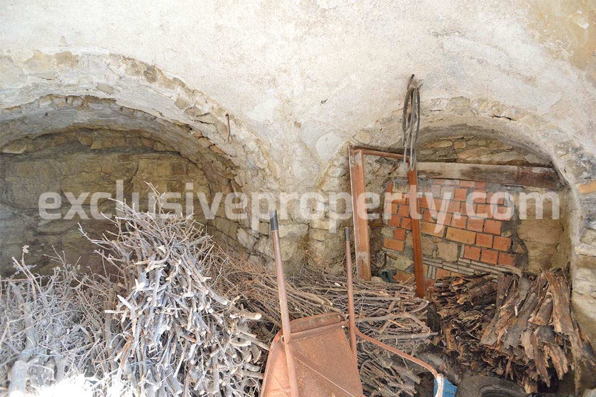 Stone house to renovate with garage for sale in Abruzzo - Italy 6