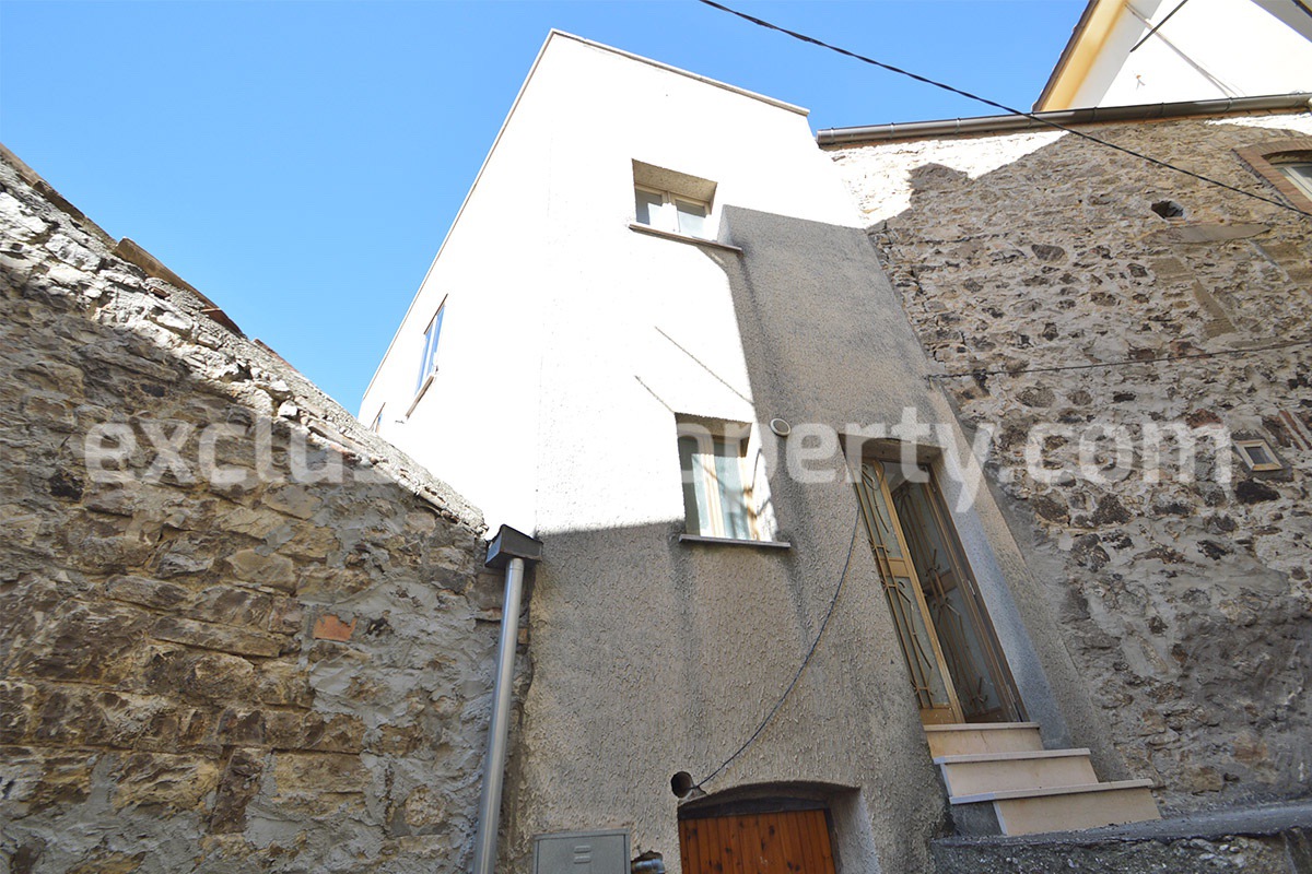 Stone house to be completed with terrace and large cellars for sale in Abruzzo